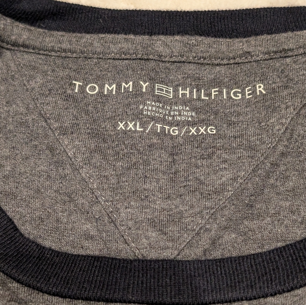 Tommy Hilfiger grey heather graphic T-shirt. XXL. Unisex. - Picture 4 of 4